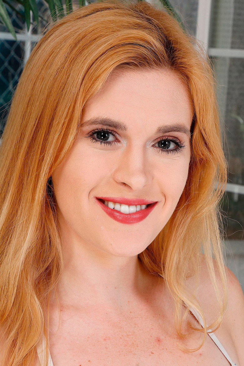 Lindsay Lee photo