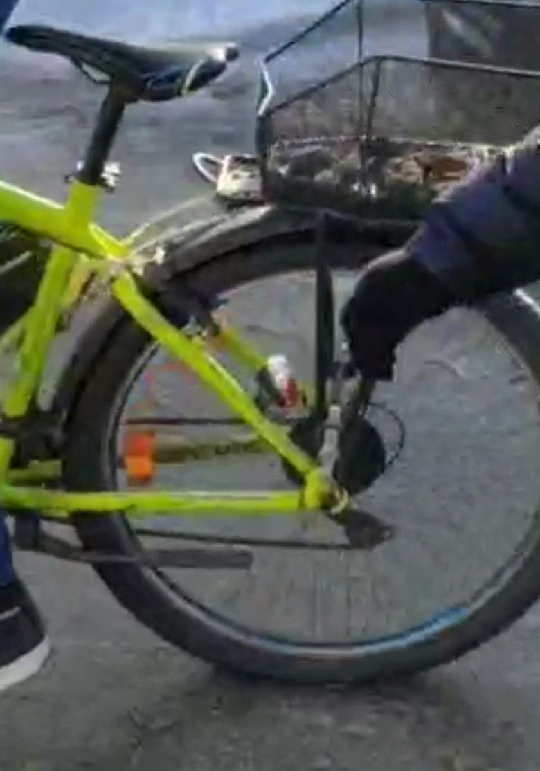 Imatge de Breaking Social Distancing