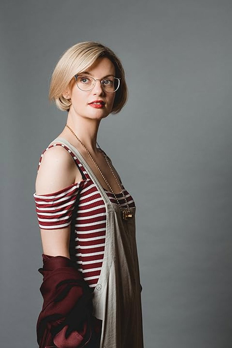 Siobhan Thompson photo 4