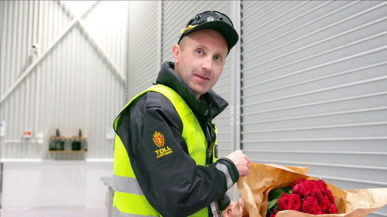På leting etter mann med små sko görseli