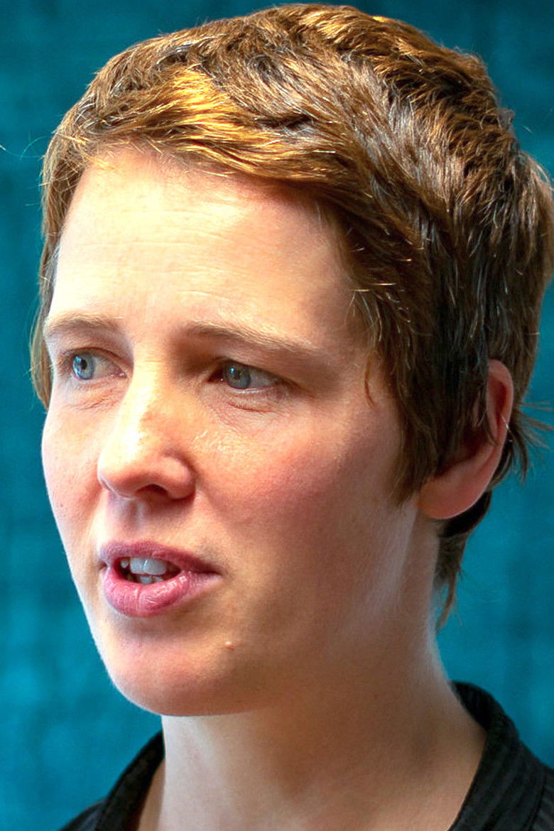 Viola Priesemann portrait image