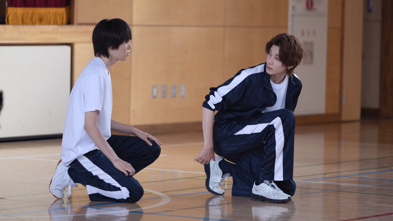 Popular Serizawa Acts Weird Around Me: sahne