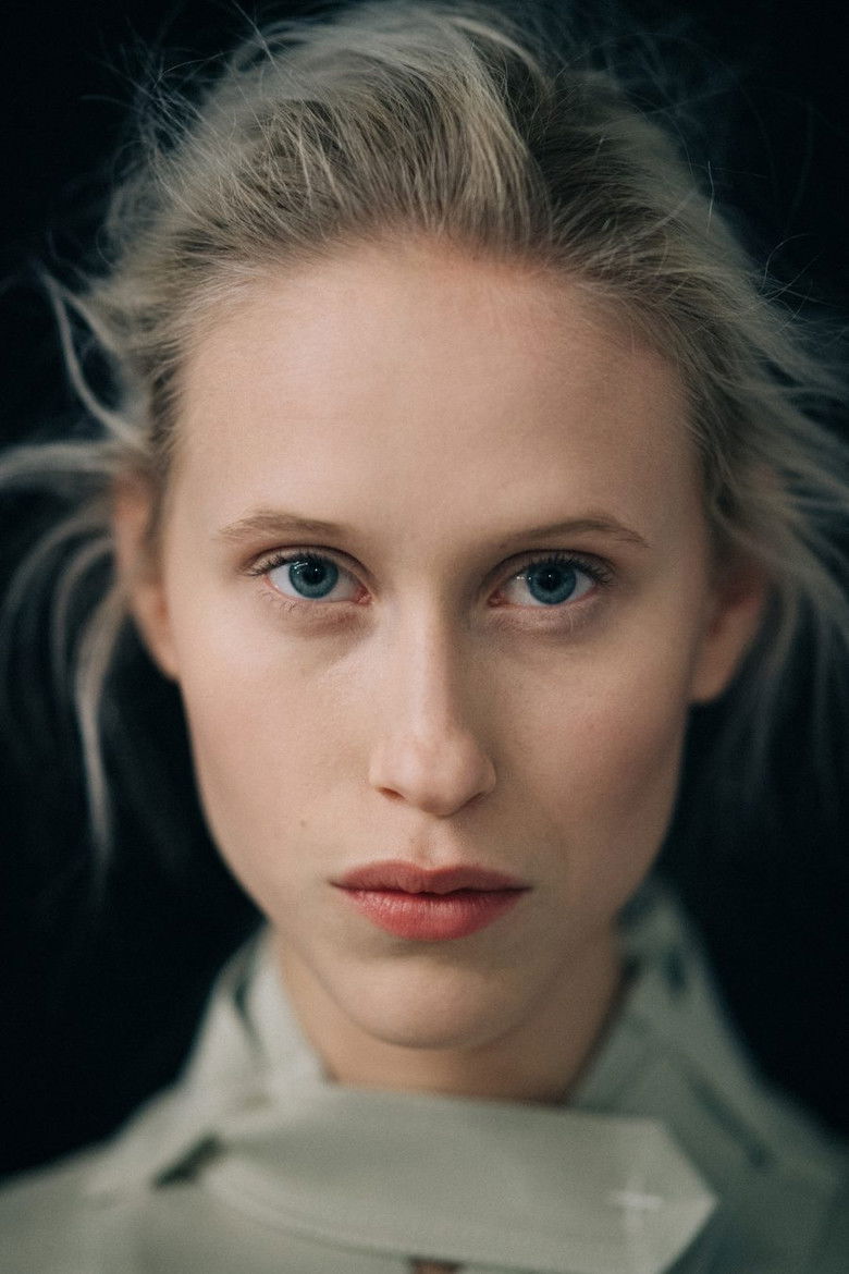 Laura Karolina portrait image