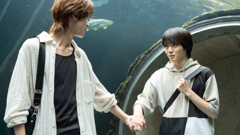 Popular Serizawa Acts Weird Around Me: sahne
