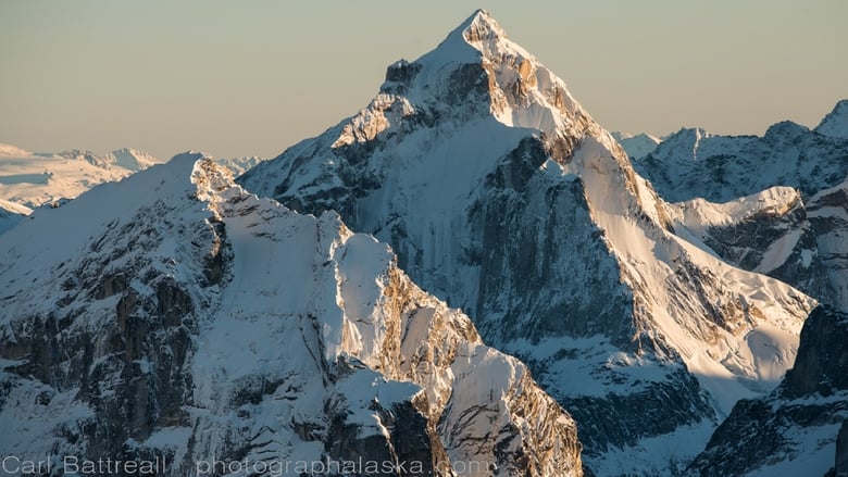 Le montagne non finiscono la movie poster