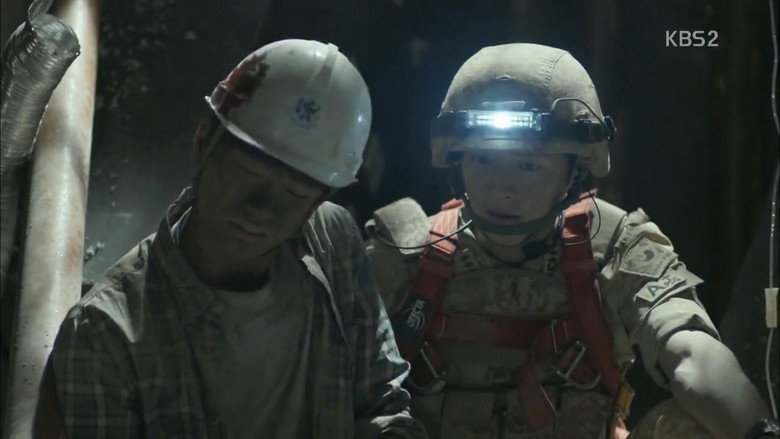 Still from Descendants of the Sun - Season 1 Episode 8