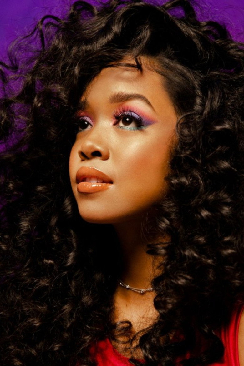 H.E.R. photo 4