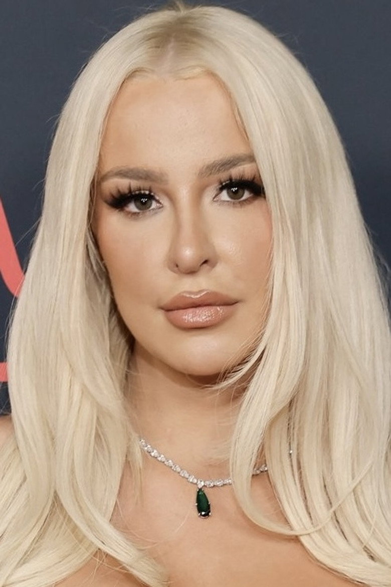 Tana Mongeau photo