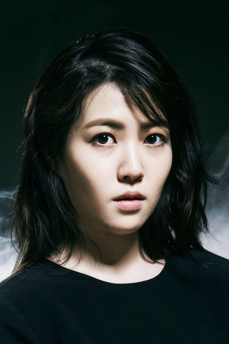 Shim Eun-kyung photo 2