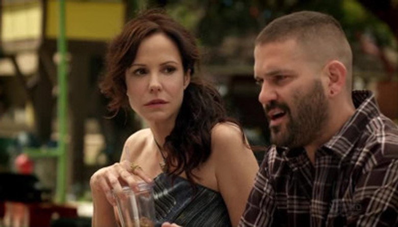 Still from Weeds - Kleine Deals unter Nachbarn - Season 8 Episode 11