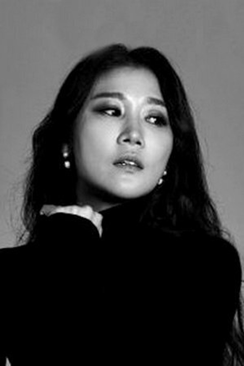 Yoo Yeon photo