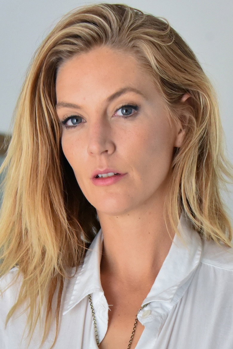 Mona Wales photo 2