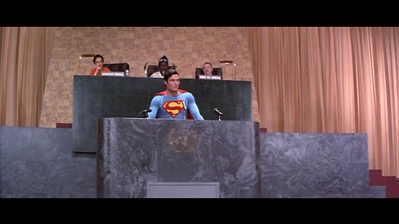Superman dando declaraciones Superman dando declaraciones