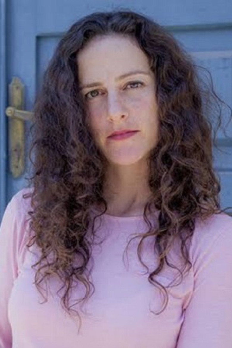 Gizem Erdem photo 3