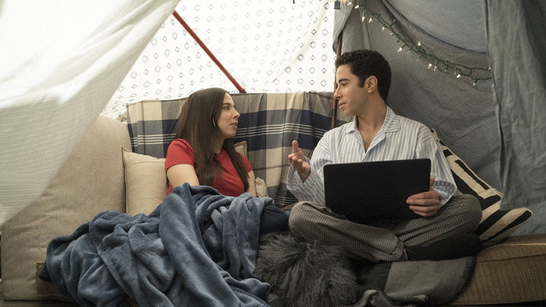 Still from Alone Together - ซีซัน 2 ตอน 3