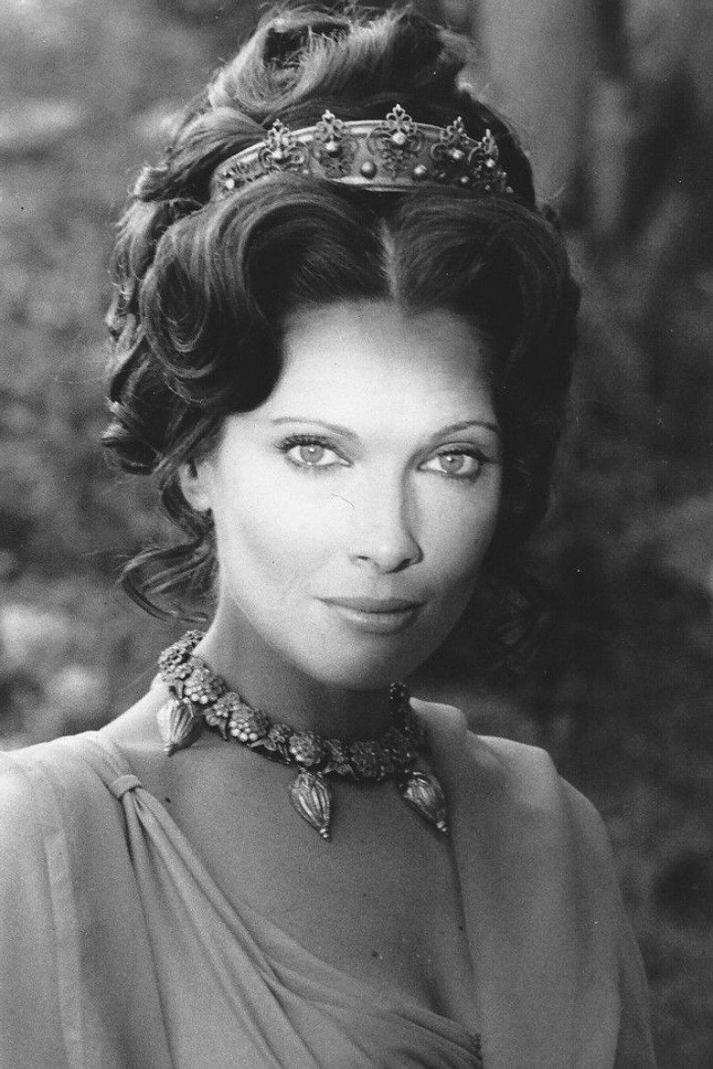 Hildegard Neil photo 2