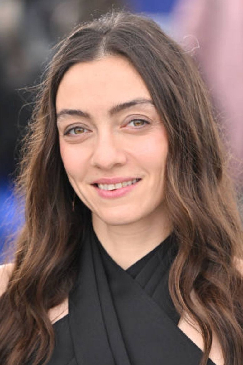 Merve Dizdar photo