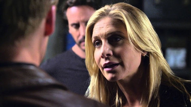 Still from V - Season 2 Episode 2