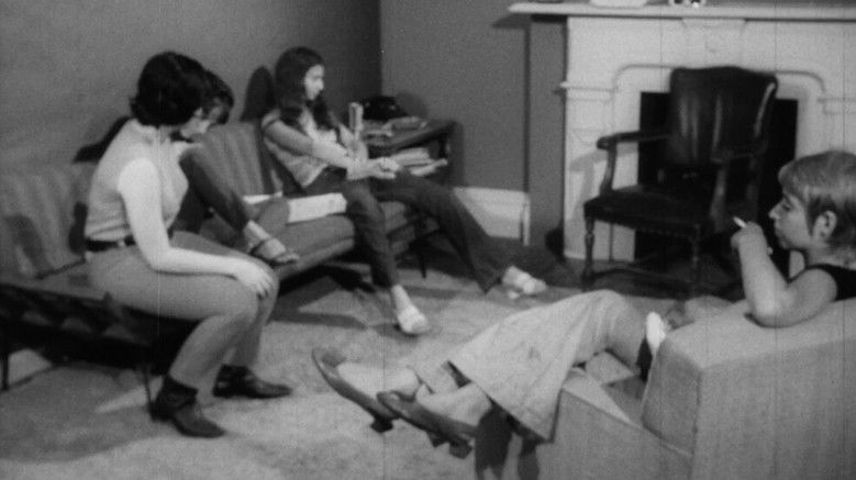 Image d'arrière-plan 2 du film The Girl from Pussycat