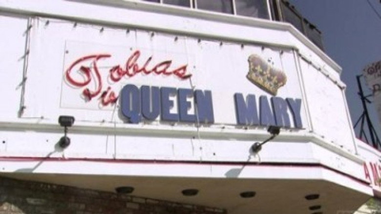 Arrested Development S02E08 — Queen for a Day episode still