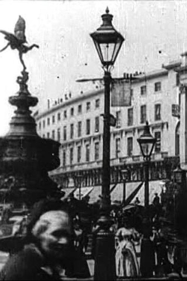 Imatge de Leisurely Pedestrians, Open Topped Buses and Hansom Cabs with Trotting Horses