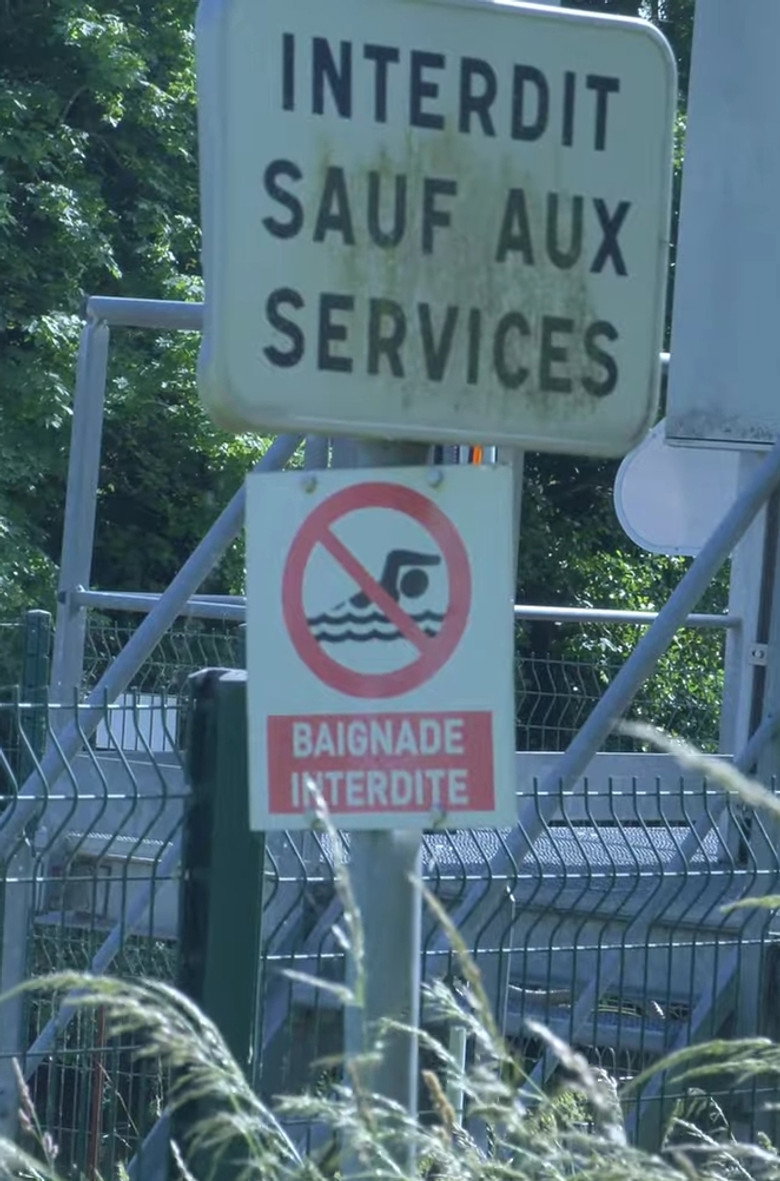 Affiche ou illustration — Baignade Interdite