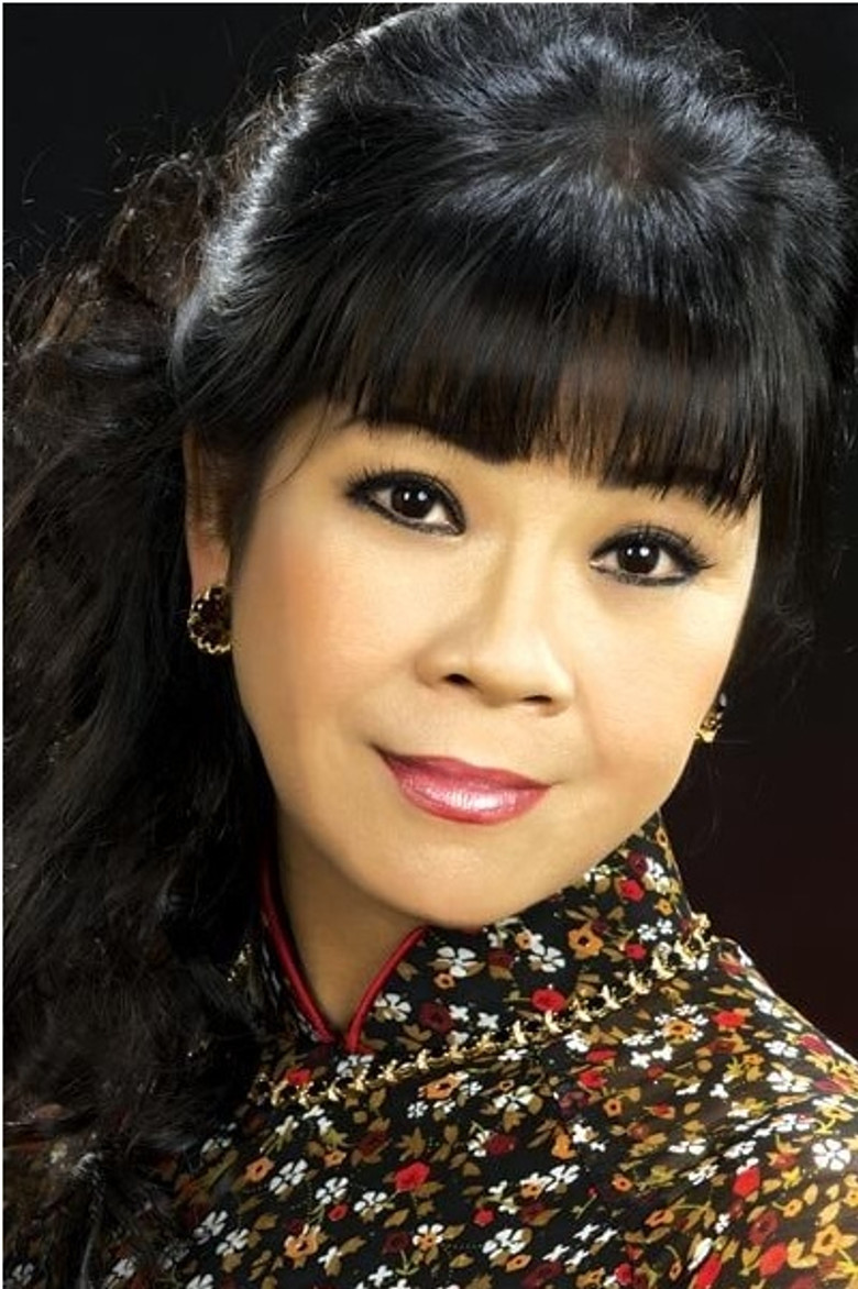 Ánh Tuyết portrait image