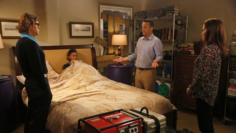 Still from The Neighbors - Season 2 Episode 12