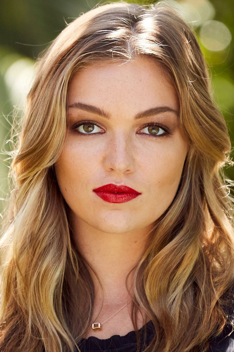 Lili Simmons photo 12