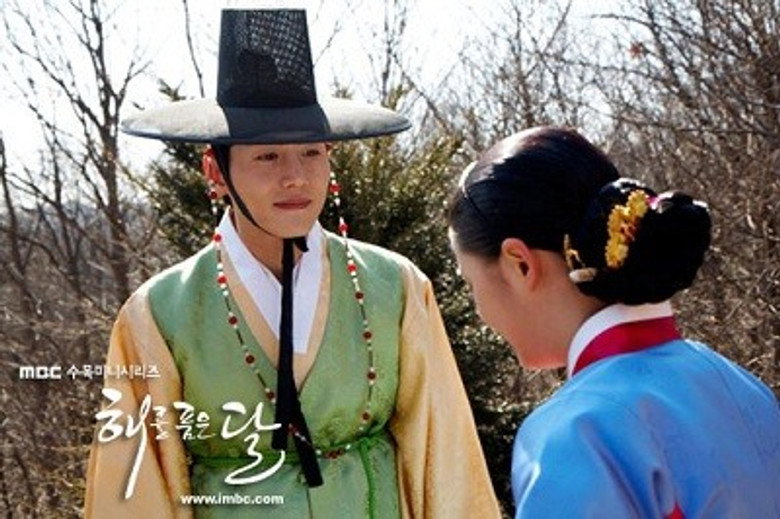 Still from The Moon Embracing the Sun - Season 1 Episode 16