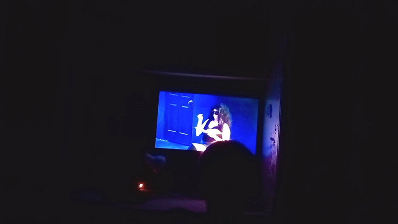 Ночь. Комната. Телевизор.