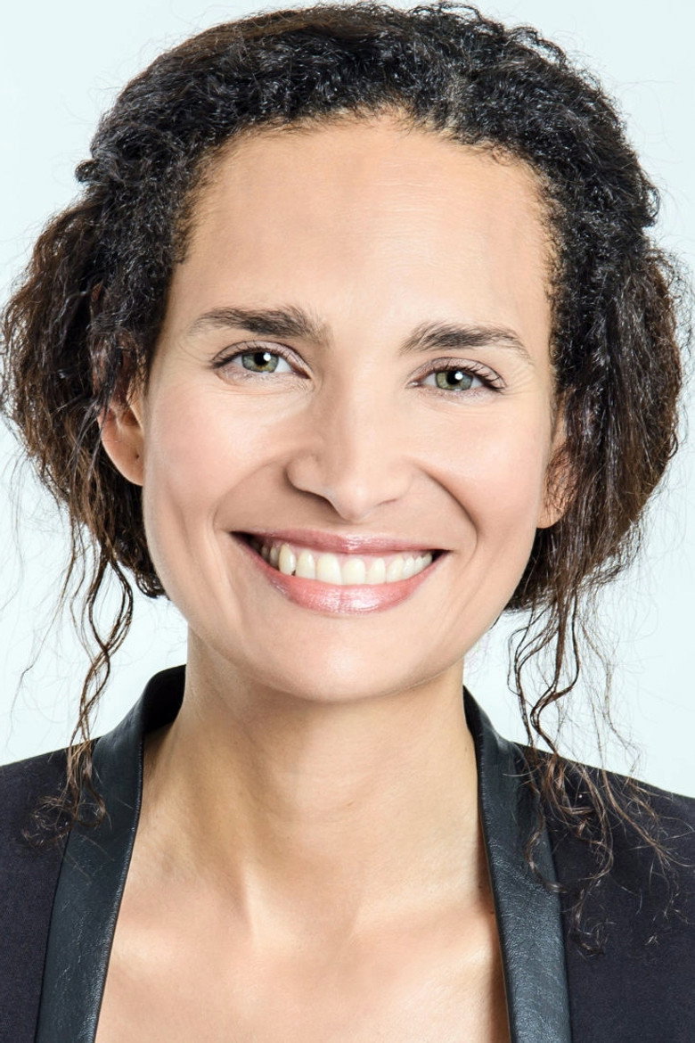 Frédérique Bedos portrait