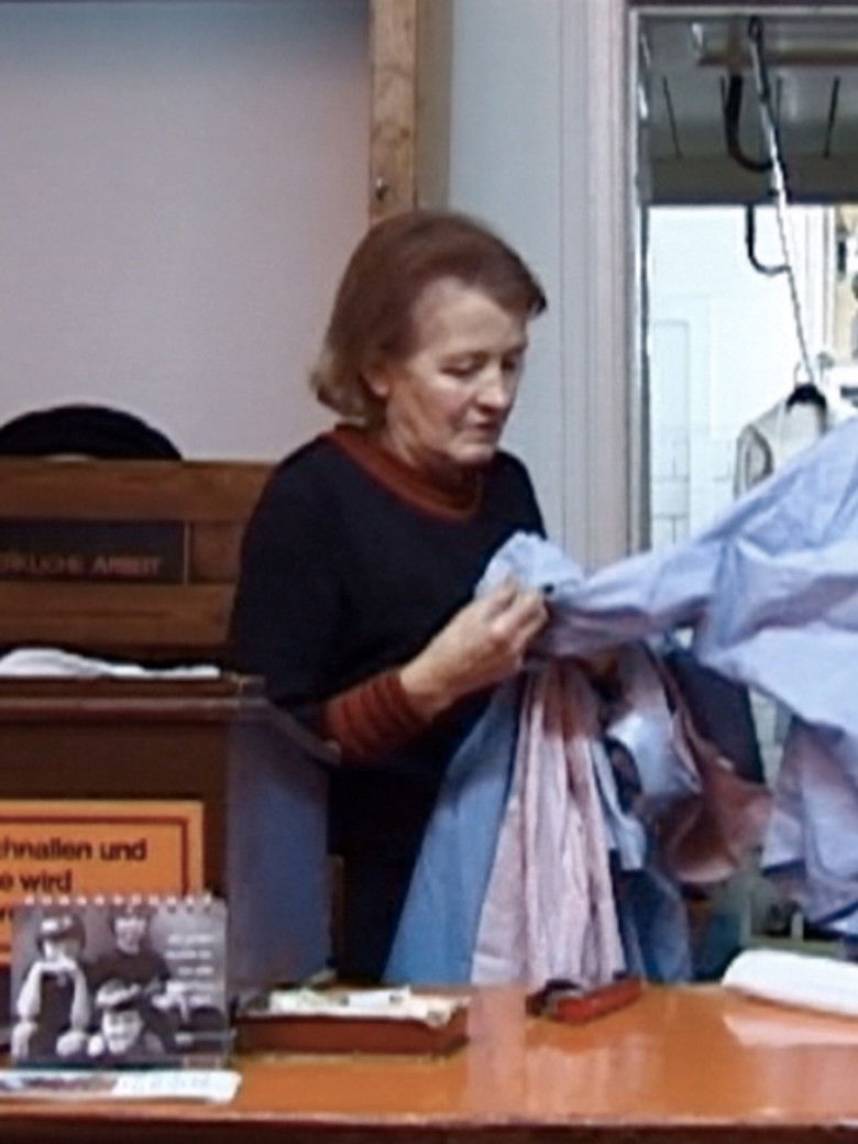 Imatge de Rotweinrock und Lammfellmantel