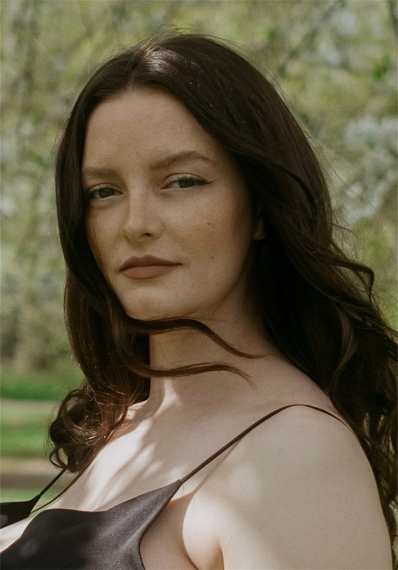 Dakota Blue Richards 5