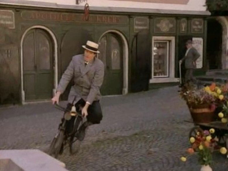 Still image for Frankenstein's Aunt season 1 episode 5: The Salon Lion Still image for Frankenstein's Aunt season 1 episode 5: The Salon Lion