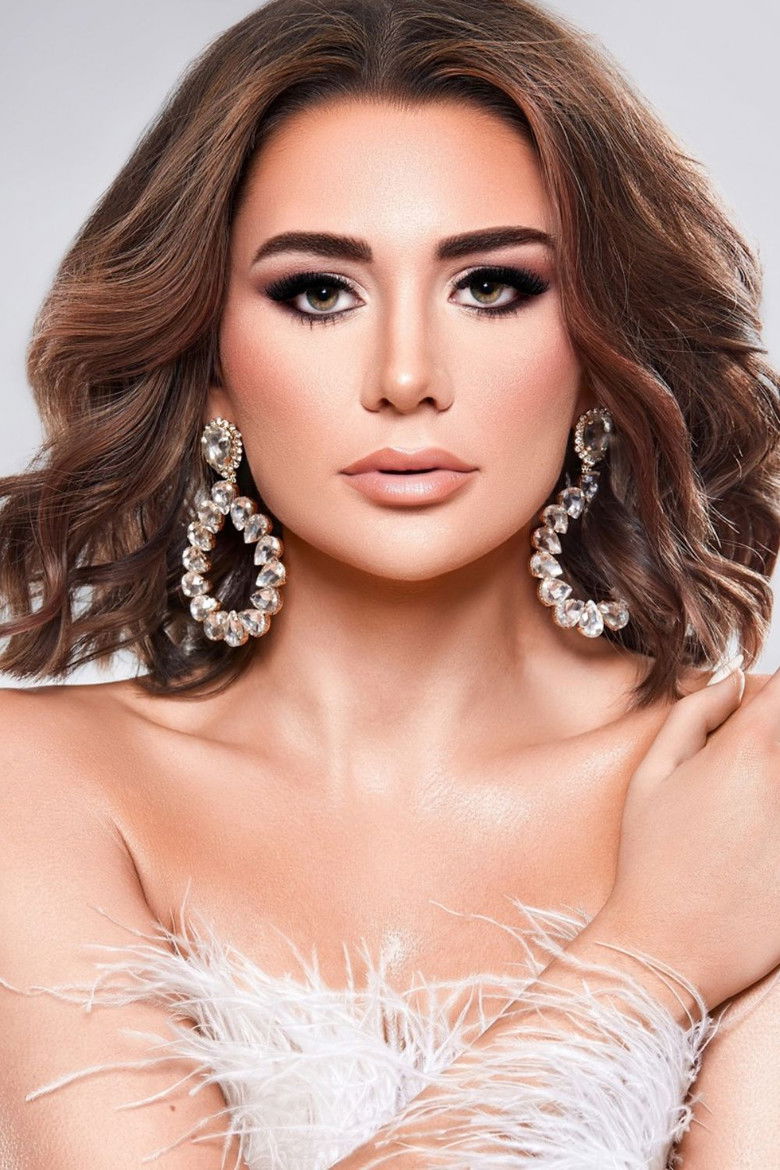 Sydney Hella portrait image