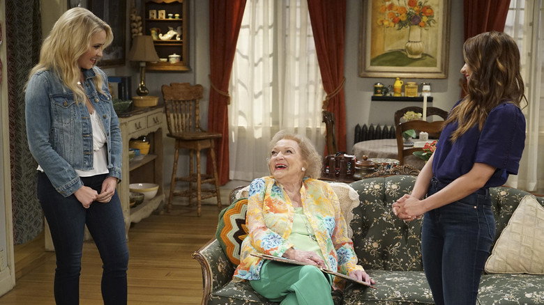 Still from Young & Hungry - Season 5 Episode 8