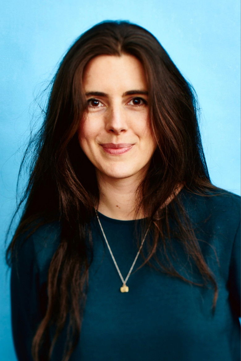 Natalie Holt portrait image