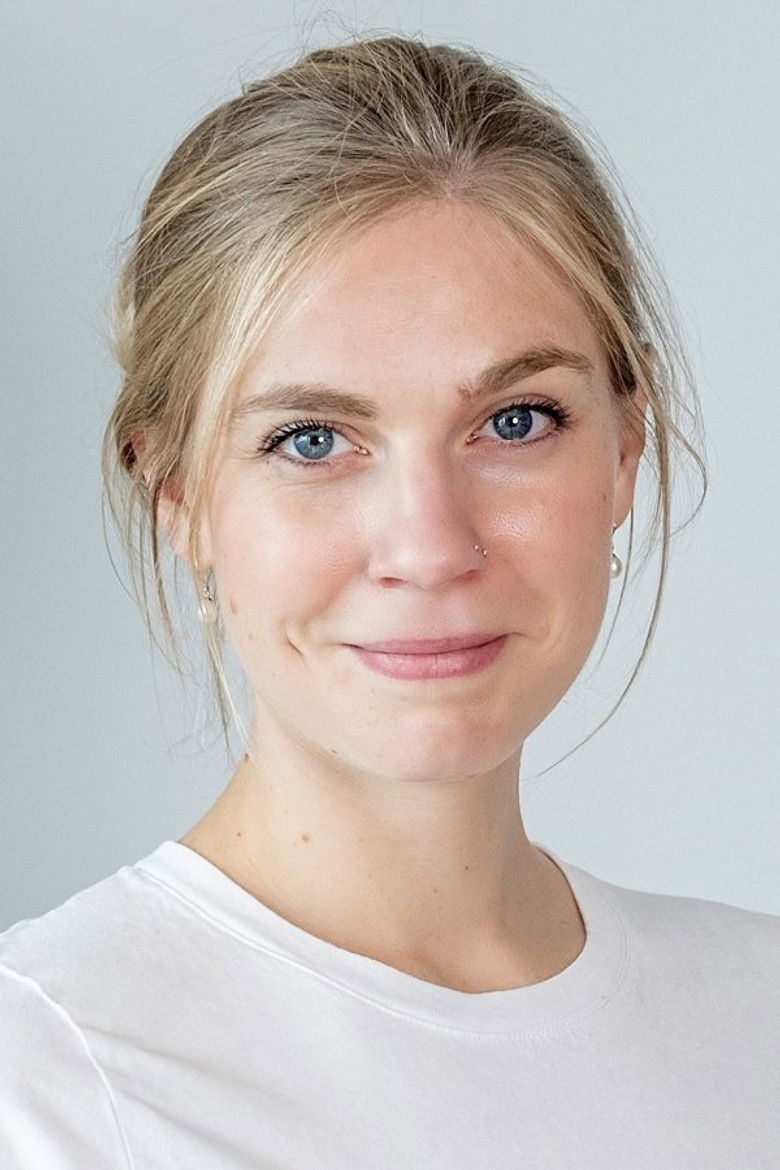 Signe Signesigne portrait image