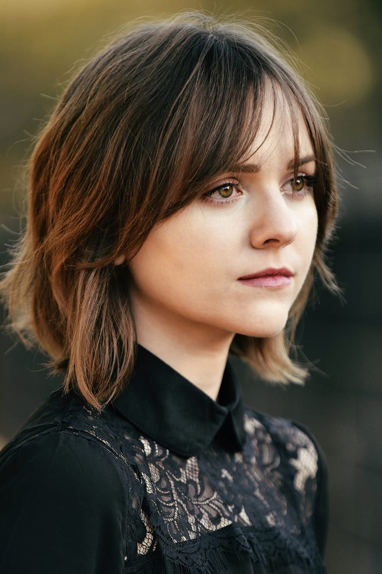 Tara Lynne Barr photo 2