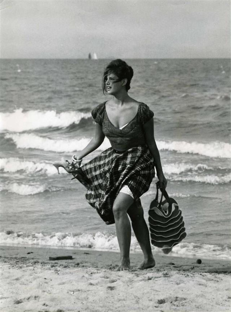 Imatge de La ragazza con la valigia