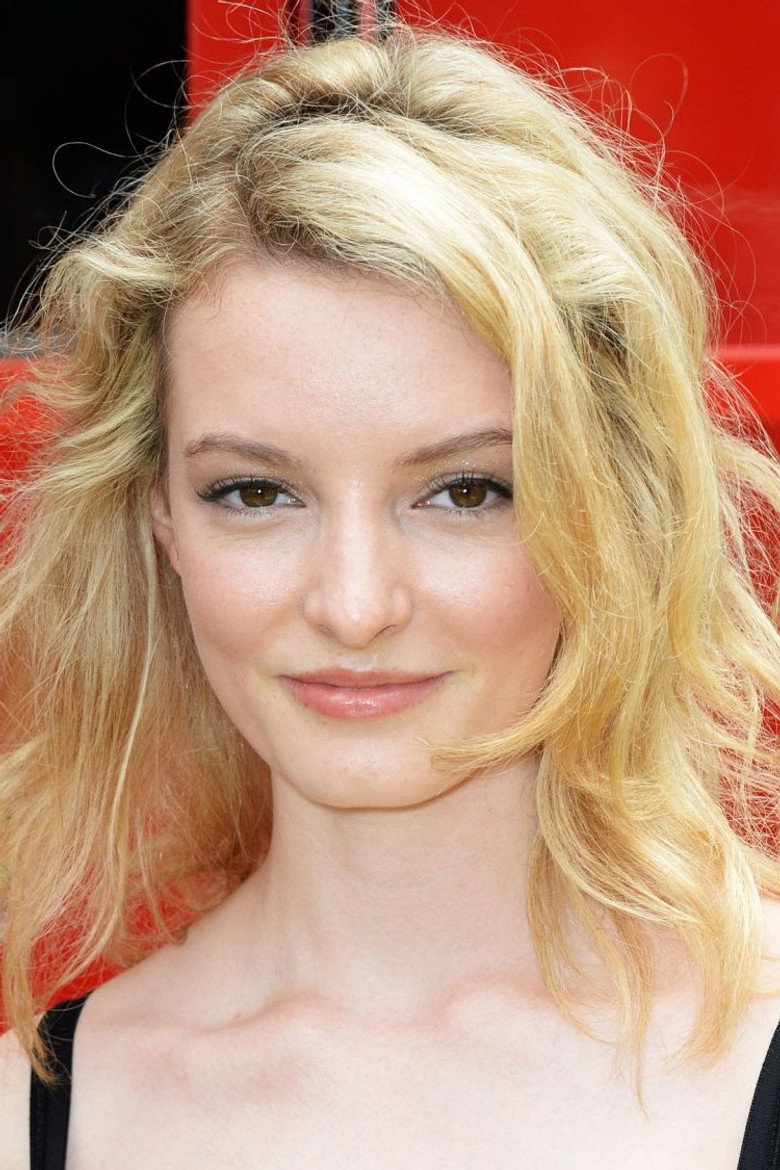 Dakota Blue Richards photo 2