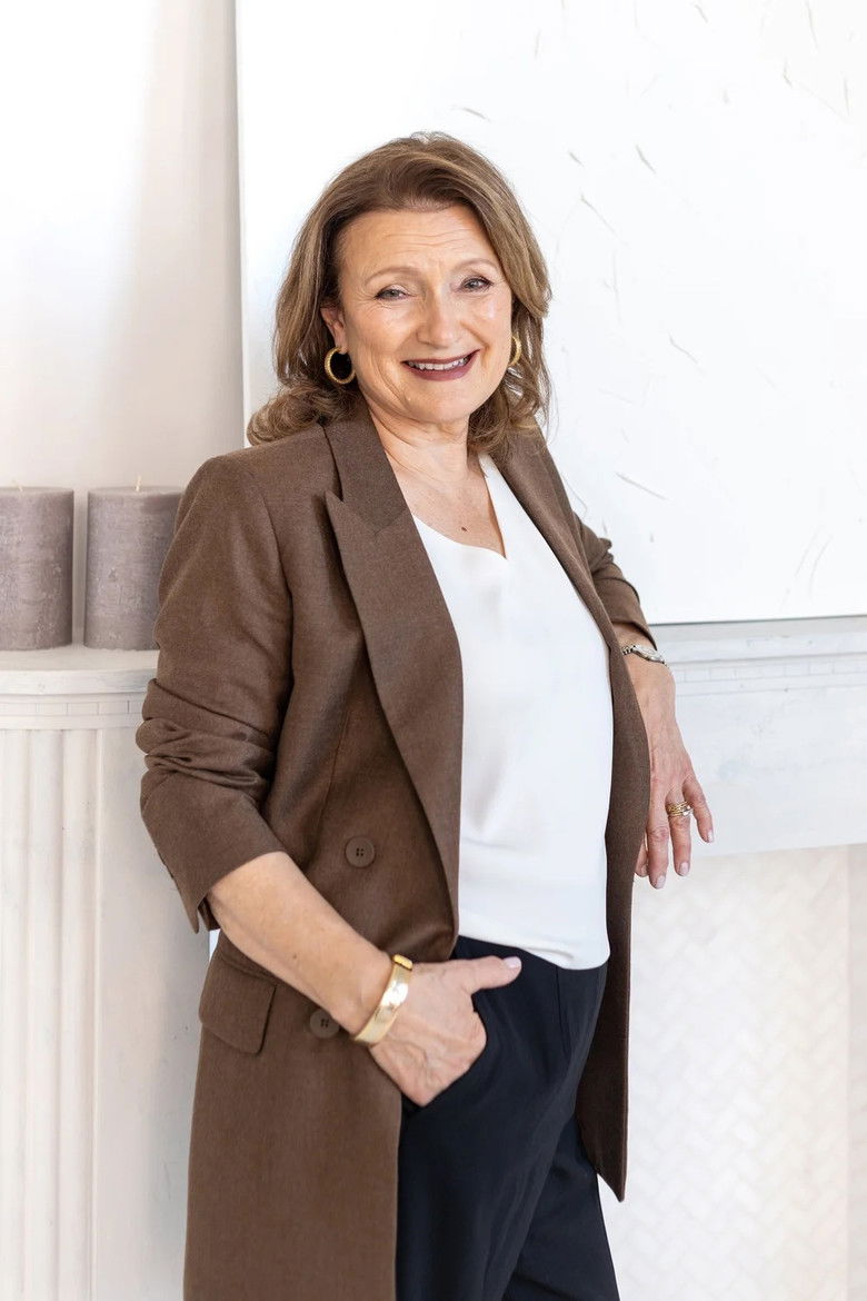 Ann MacNaughton portrait image