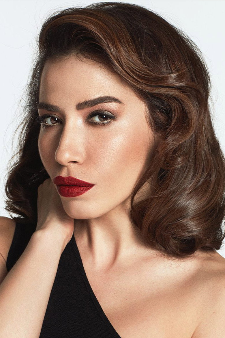 Burcu Güneş photo