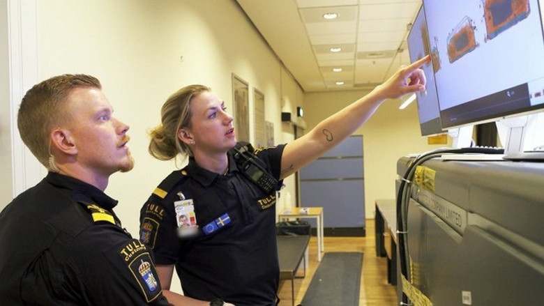 Still image for Border Control: Sweden season 1 episode 3: Mysterious can in bag Still image for Border Control: Sweden season 1 episode 3: Mysterious can in bag