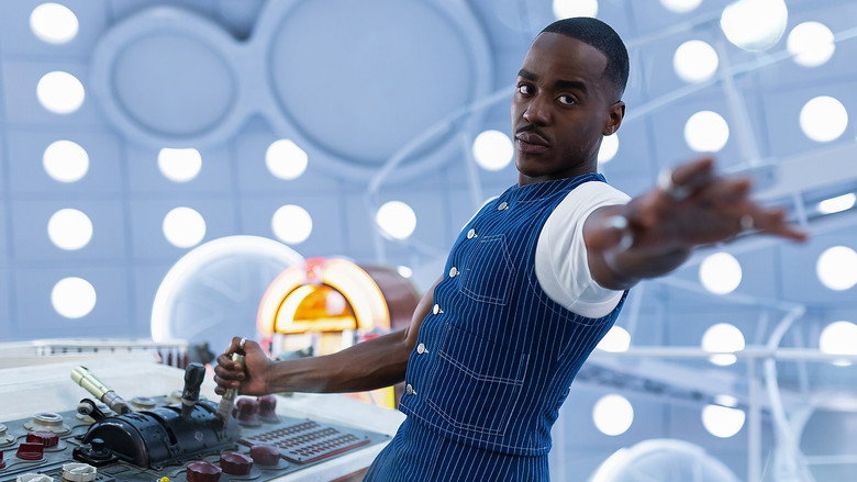 Still from Doctor Who - Season 2 Episode 1