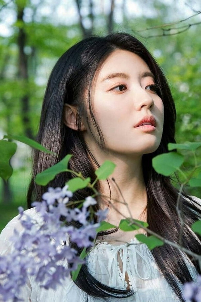 Nam Ji-hyun photo 9