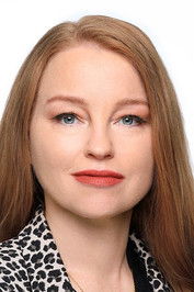 Sarah Schechter portrait image