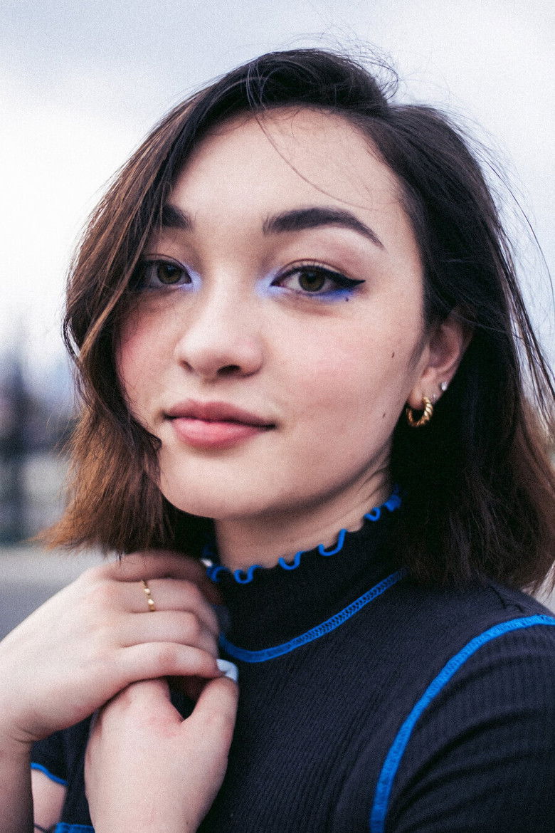 mxmtoon portrait image