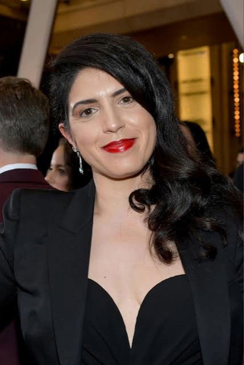 Elizabeth Raposo portrait image